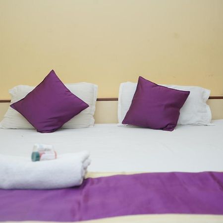 Hotel Nirmal Palace Kanpur Bagian luar foto